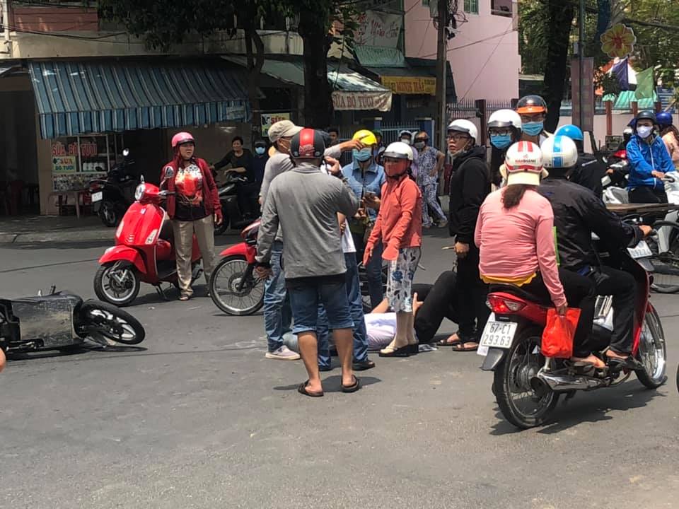 Hiện trường vụ tai nạn xe BMW S1000RR diễn ra tại An Giang Hiện trường vụ tai nạn xe BMW S1000RR diễn ra tại An Giang