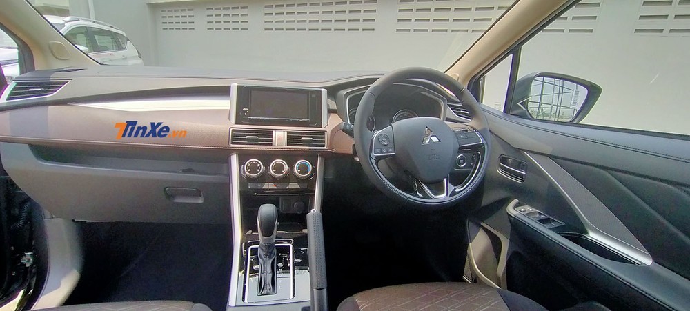 Nội thất b&ecirc;n trong Mitsubishi Xpander Cross 2020 tại Indonesia