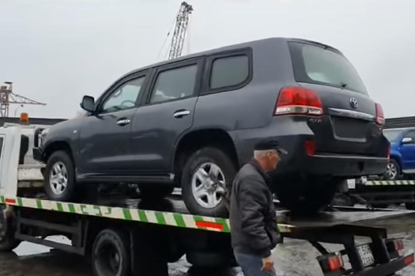 Dàn xe này bị nghiền nát để đại sứ quán Mỹ thay xe mới