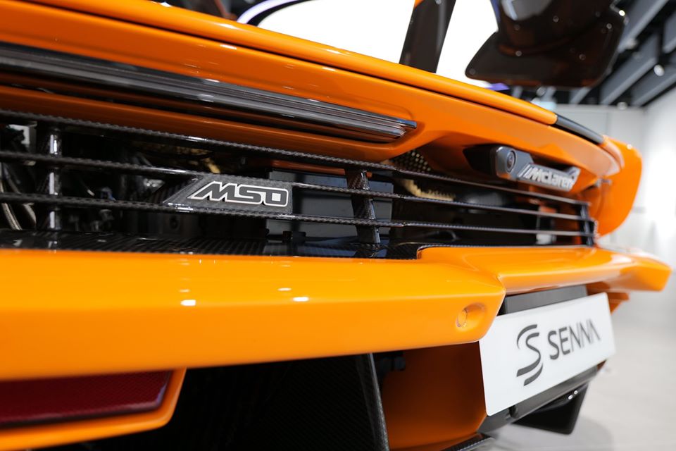 Những chiếc si&ecirc;u xe McLaren Senna LM đều do bộ phận MSO tạo ra với khoảng 7 chiếc c&oacute; m&agrave;u cam s&aacute;ng v&agrave; phần c&ograve;n lại sơn m&agrave;u x&aacute;m than. 
