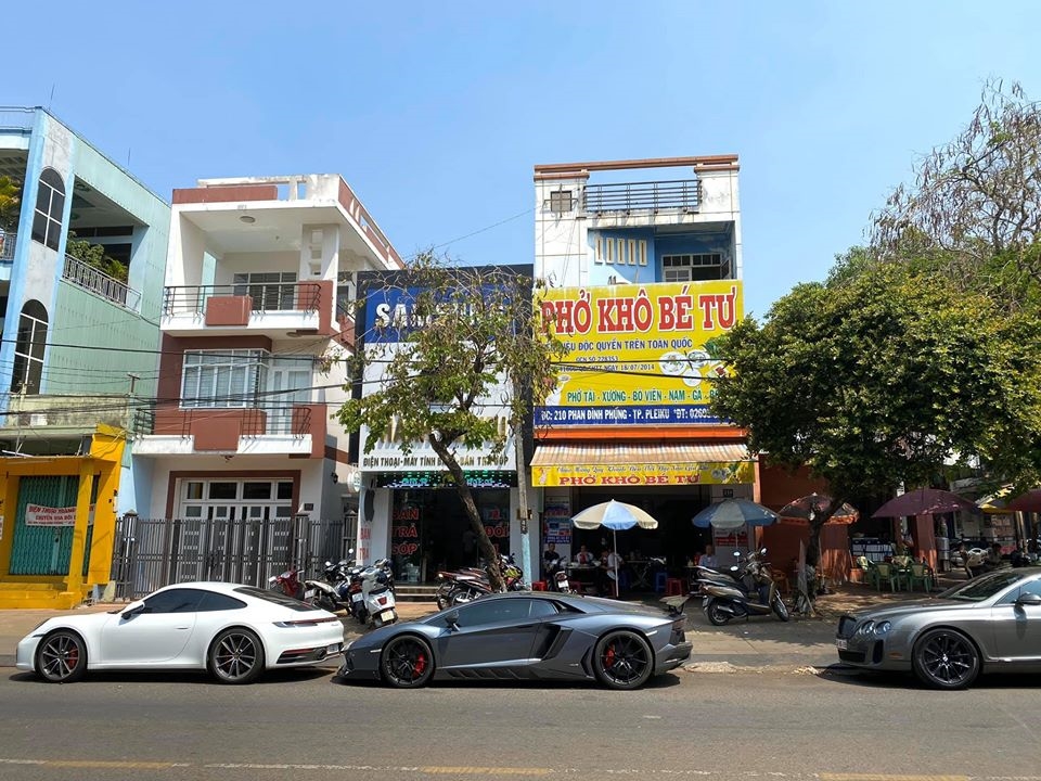 Đến s&aacute;ng nay c&oacute; th&ecirc;m chiếc Bentley Continental Supersports đ&oacute;n đo&agrave;n