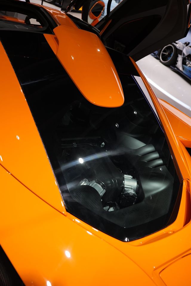 Si&ecirc;u phẩm McLaren Senna LeMans vẫn sử dụng khối động cơ V8, dung t&iacute;ch 4.0 l&iacute;t, tăng &aacute;p k&eacute;p tương tự như bản ti&ecirc;u chuẩn hay McLaren 720S. Tuy nhi&ecirc;n, khối động cơ n&agrave;y khi lắp tr&ecirc;n McLaren Senna LM c&oacute; c&ocirc;ng suất l&ecirc;n đến 814 m&atilde; lực, cao hơn 25 m&atilde; lực so với McLaren Senna ti&ecirc;u chuẩn.