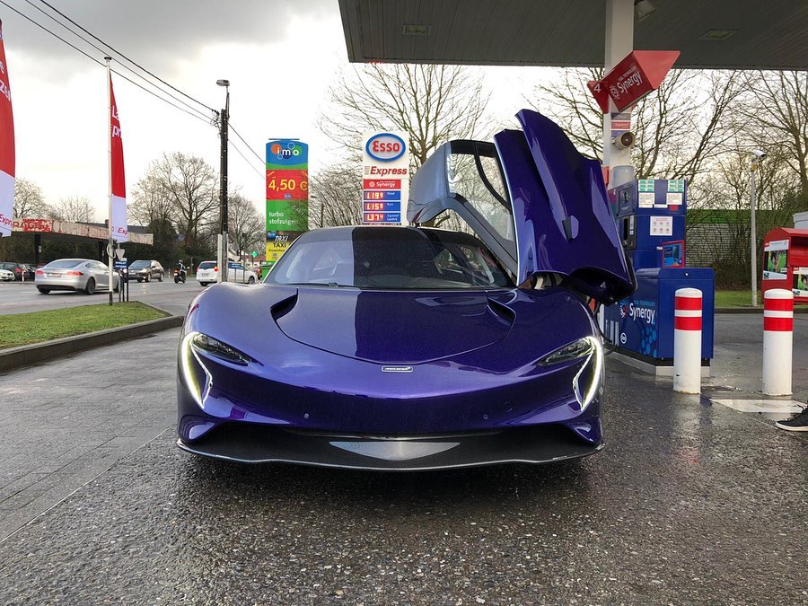 Sau hơn 18 tháng ra mắt với các nhà giàu trên thế giới, siêu phẩm McLaren Speedtail cũng đã có chiếc xe thương mại đầu tiên để bàn giao cho các khách hàng đặt mua từ trước đó. Thông tin ban đầu cho biết rằng, siêu phẩm McLaren Speedtail đầu tiên trên thế giới đến tay khách hàng là ở đại lý McLaren Brussels nước Bỉ. Sau hơn 18 tháng ra mắt với các nhà giàu trên thế giới, siêu phẩm McLaren Speedtail cũng đã có chiếc xe thương mại đầu tiên để bàn giao cho các khách hàng đặt mua từ trước đó. Thông tin ban đầu cho biết rằng, siêu phẩm McLaren Speedtail đầu tiên trên thế giới đến tay khách hàng là ở đại lý McLaren Brussels nước Bỉ.