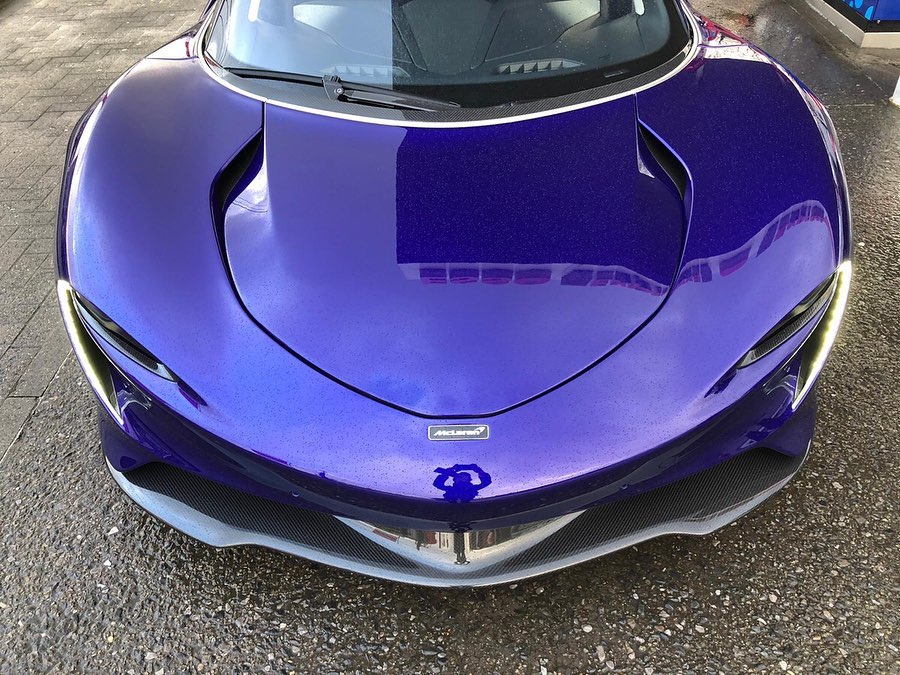 Siêu phẩm McLaren Speedtail đầu tiên trên thế giới bàn giao cho khách hàng có màu sơn xanh-tím Mauvine Blue rất đẹp mắt và còn kết hợp với nhiều chi tiết khác bằng carbon. Siêu phẩm McLaren Speedtail đầu tiên trên thế giới bàn giao cho khách hàng có màu sơn xanh-tím Mauvine Blue rất đẹp mắt và còn kết hợp với nhiều chi tiết khác bằng carbon.