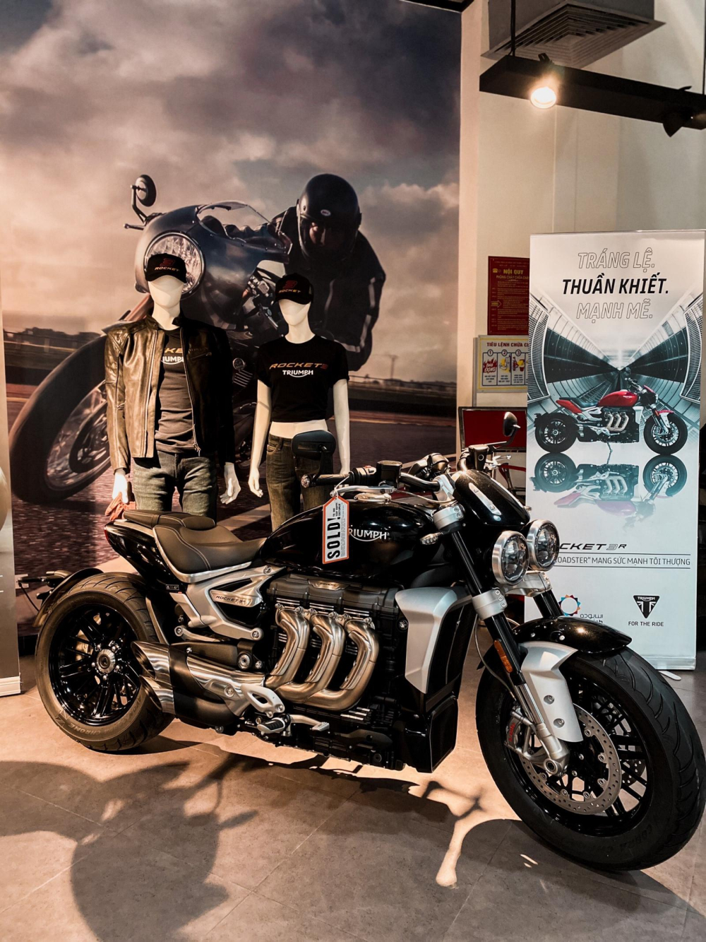 Triumph Rocket III sở hữu khối động cơ lớn nhất thế giới trong l&agrave;ng xe thương mại