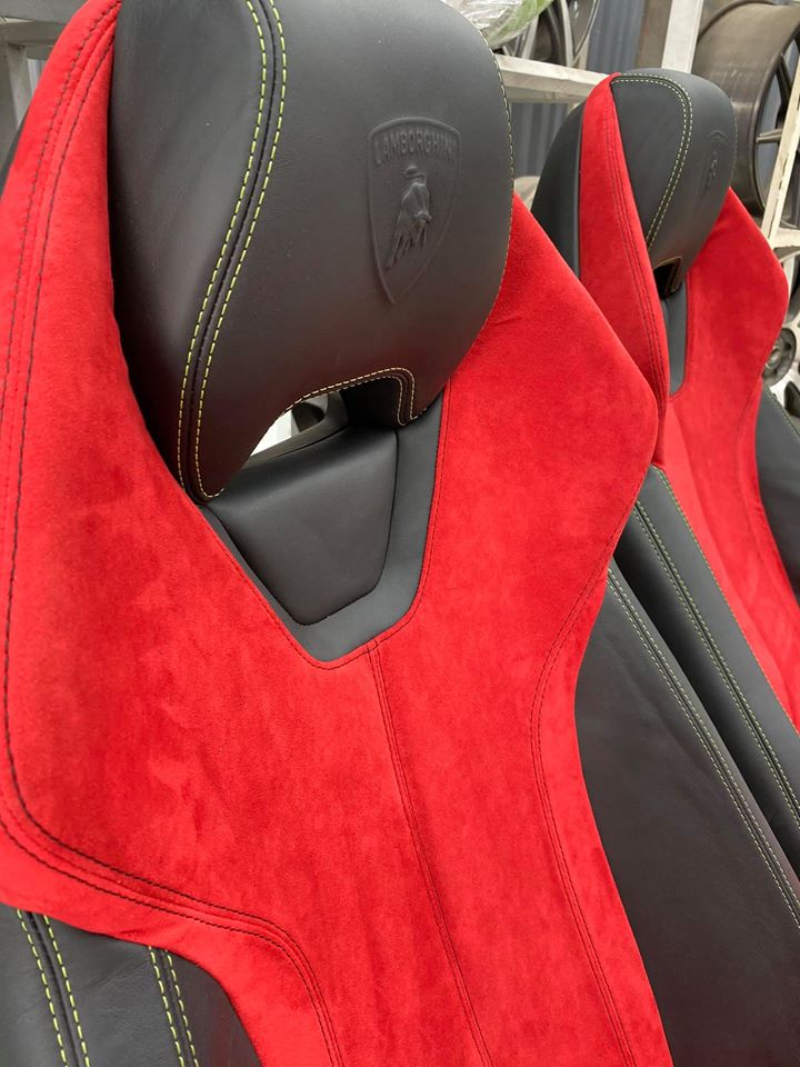 C&aacute;c đường chỉ may c&oacute; m&agrave;u xanh cốm nguy&ecirc;n bản