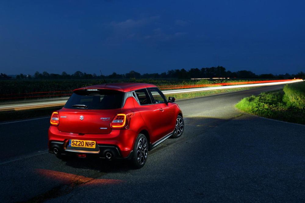 Suzuki Swift Sport Hybrid 2020 chỉ tiêu thụ lượng xăng trung bình là 5,64 lít/100 km