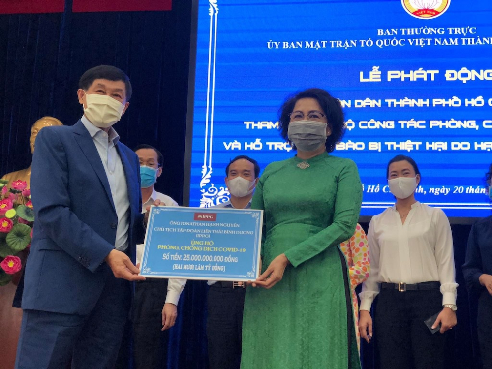 Doanh nh&acirc;n Johnathan Hạnh Nguyễn ủng hộ 25 tỷ đồng cho quỹ ph&ograve;ng chống dịch Covid-19