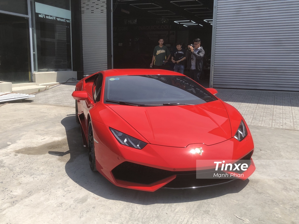Th&ocirc;ng tin về một dự &aacute;n thợ Việt thay da đổi thịt cho chiếc si&ecirc;u xe Lamborghini Huracan LP610-4 vốn c&oacute; nguy&ecirc;n bản m&agrave;u xanh cốm đ&atilde; khiến giới m&ecirc; xe trong nước x&ocirc;n xao. Được biết l&agrave; sau hơn 1 tuần thi c&ocirc;ng, dự &aacute;n n&agrave;y đ&atilde; ho&agrave;n th&agrave;nh xong v&agrave;o trưa h&ocirc;m nay, ng&agrave;y 20 th&aacute;ng 3 năm 2020.