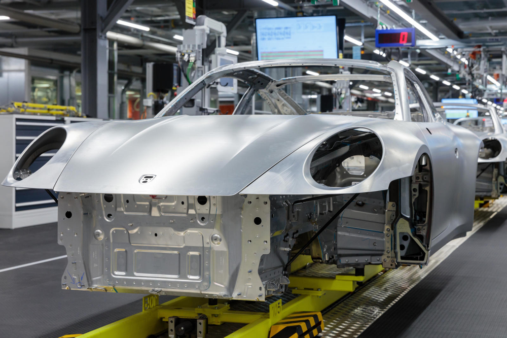H&igrave;nh ảnh b&ecirc;n trong nh&agrave; m&aacute;y Porsche