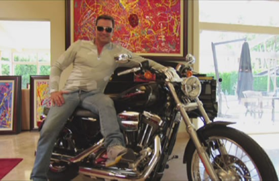 Nguy&ecirc;n bản chiếc Cosmic Starship l&agrave; Harley-Davidson V-Rod đời 2002
