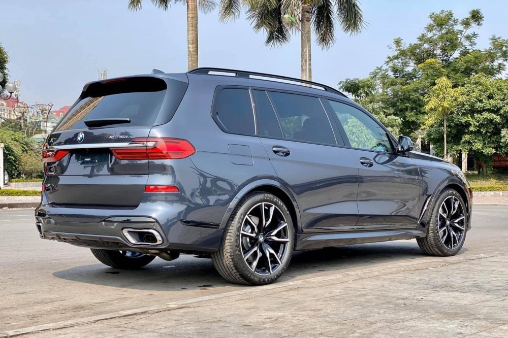 Giá bán lẻ đề xuất của BMW X7 chính hãng cao hơn xe nhập tư tới 500 triệu đồng