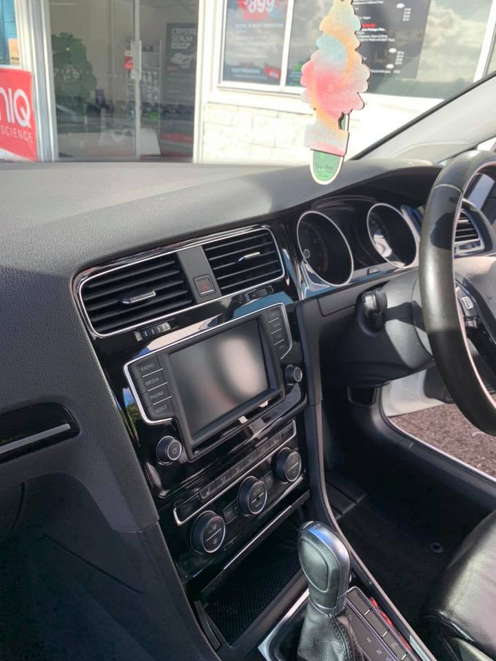 Nội thất của chiếc Volkswagen Golf sau khi được dọn sạch
