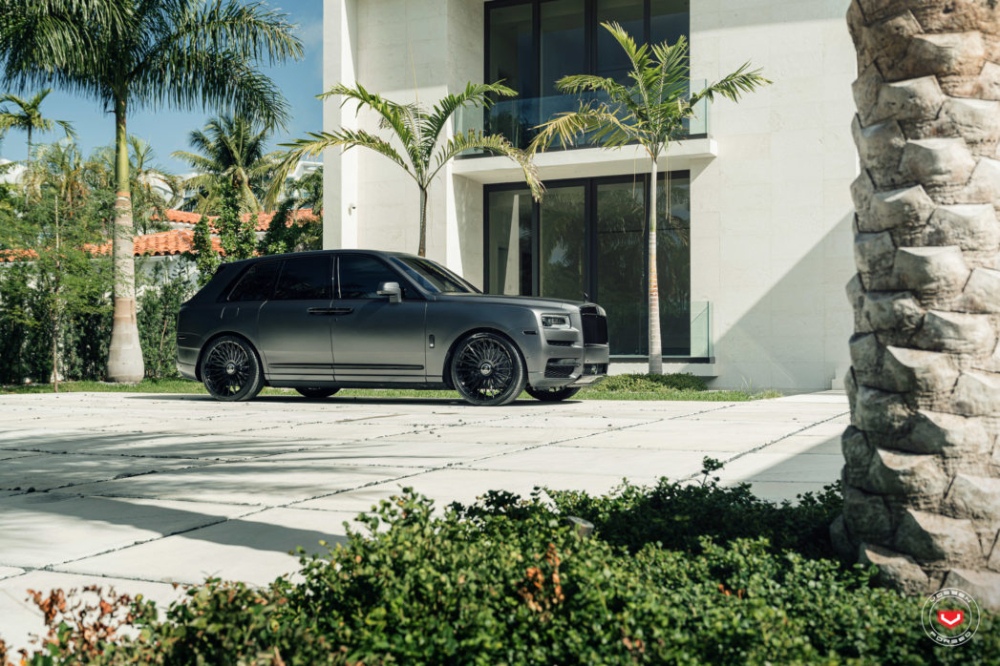 Rolls-Royce Cullinan là chiếc xe ao ước của nhiều đại gia vào lúc này