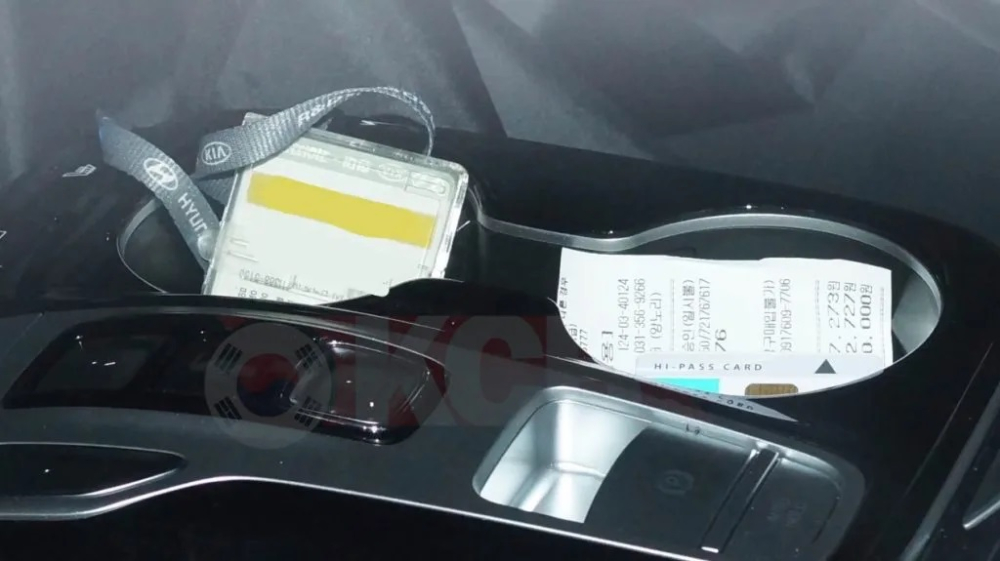 N&uacute;t bấm chuyển số tr&ecirc;n cụm điều khiển trung t&acirc;m của Hyundai Tucson 2021