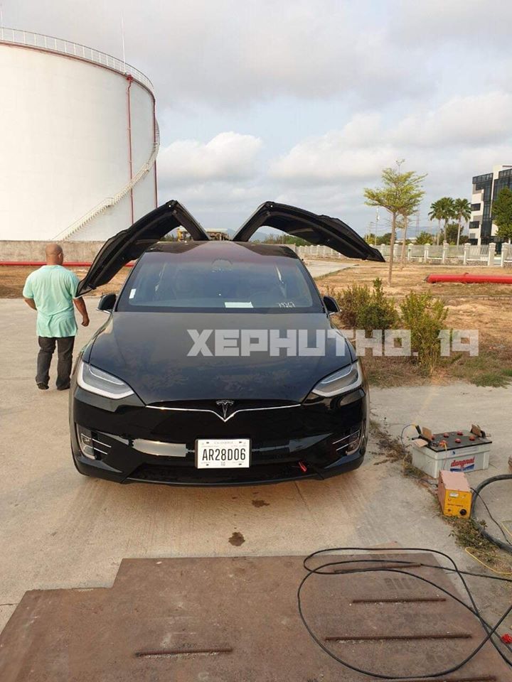 Đây chính là chiếc Tesla Model X đầu tiên về Việt Nam trong năm 2020 Đây chính là chiếc Tesla Model X đầu tiên về Việt Nam trong năm 2020