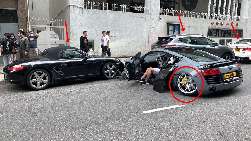 Si&ecirc;u xe Audi R8 g&atilde;y trục b&aacute;nh xe sau v&agrave; b&ecirc;n h&ocirc;ng ghế phụ hư hỏng kh&aacute; nặng nề