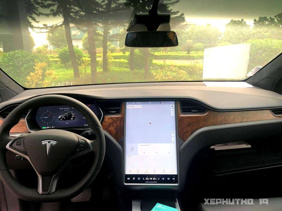 Nội thất của xe Tesla Model X ở Phú Thọ với điểm nhấn là màn hình giải trí như máy tính bảng Nội thất của xe Tesla Model X ở Phú Thọ với điểm nhấn là màn hình giải trí như máy tính bảng
