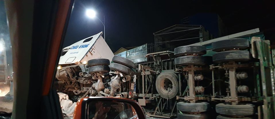 Chiếc xe container hư hỏng kh&aacute; nghi&ecirc;m trọng