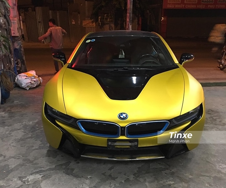 Trào lưu chơi xe BMW i8 nở rộ từ năm 2015 và đến nay đã bắt đầu thoái trào. Những chiếc xe BMW i8 giờ đây được các chủ xe làm mới với những bản độ hay đơn giản hơn là thay áo mới nhằm mang đến ngoại hình khác lạ.