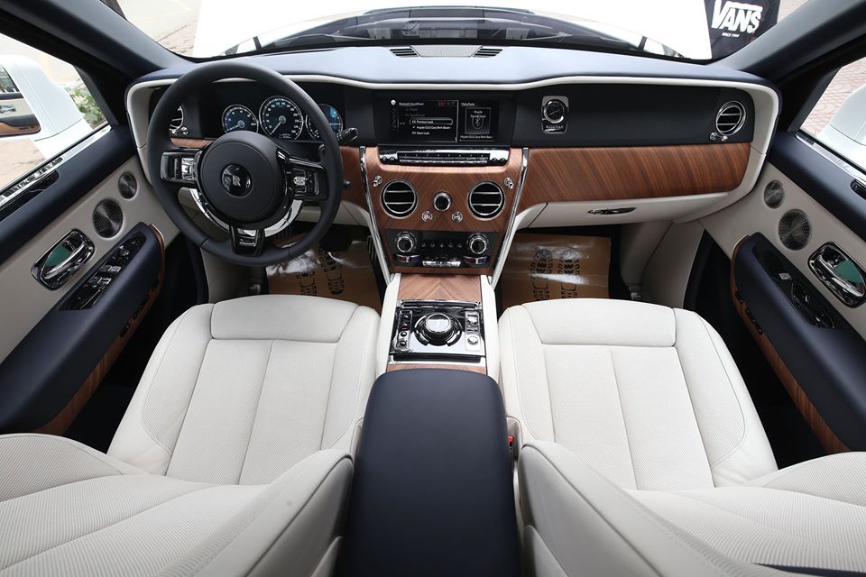 Khoang l&aacute;i chiếc Rolls-Royce Cullinan mới về Th&aacute;i Nguy&ecirc;n