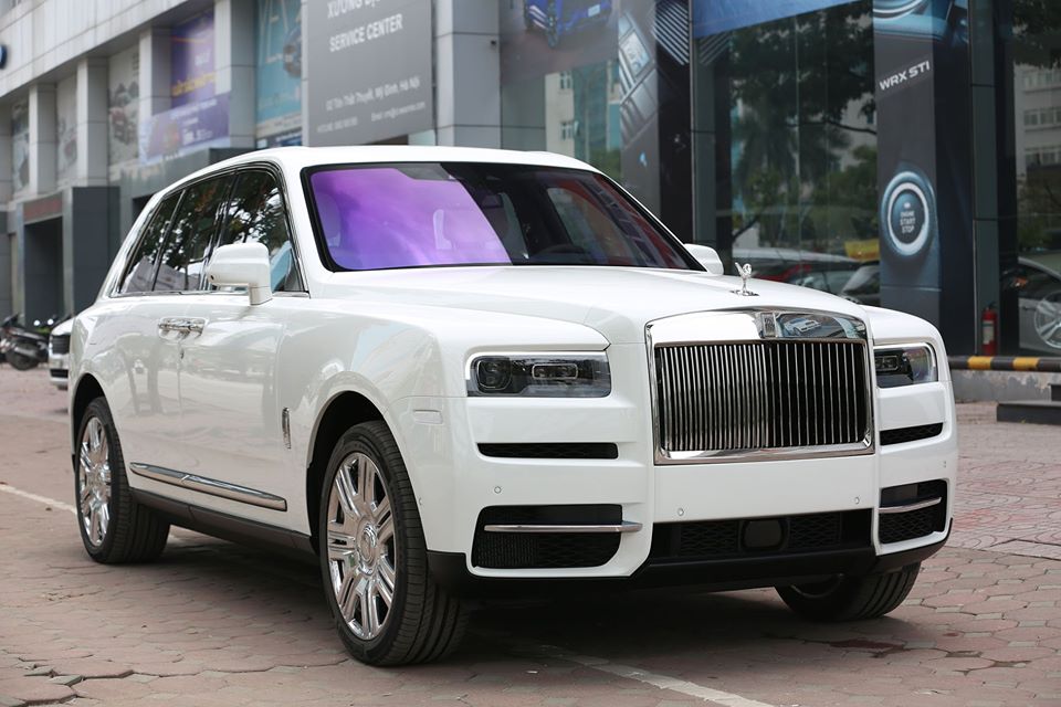Vẻ đẹp của chiếc Rolls-Royce Cullinan mới xuất hiện tại Th&aacute;i Nguy&ecirc;n l&uacute;c c&ograve;n ở H&agrave; Nội