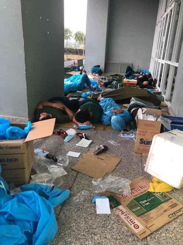 Hay trên các bìa carton đã khiến cho ông chủ võng xếp Duy Lợi quyên góp võng xếp Hay trên các bìa carton đã khiến cho ông chủ võng xếp Duy Lợi quyên góp võng xếp