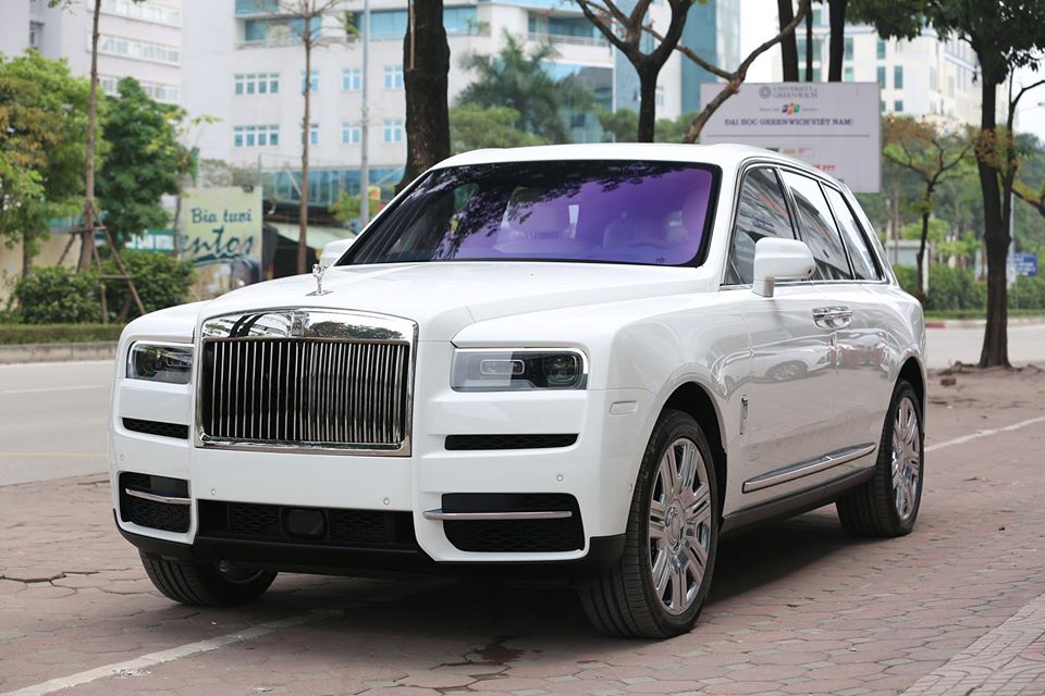Chiếc Rolls-Royce Cullinan n&agrave;y về nước kh&aacute; k&iacute;n tiếng