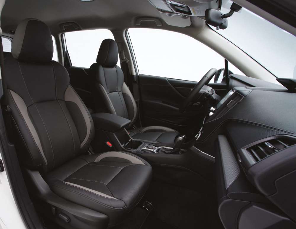 Kh&ocirc;ng chỉ ngoại thất, nội thất của Subaru Forester cũng được n&acirc;ng cấp th&ecirc;m một số trang bị với g&oacute;i phụ kiện GT Edition