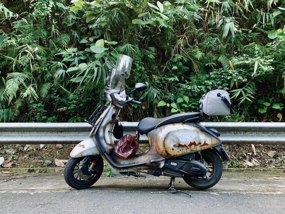 Hình ảnh chiếc Vespa Sprint độ tem rỉ sét độc nhất Việt Nam được chia sẻ lên cộng đồng mạng Hình ảnh chiếc Vespa Sprint độ tem rỉ sét độc nhất Việt Nam được chia sẻ lên cộng đồng mạng
