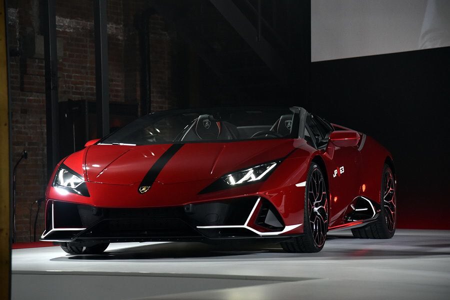 Quả nhiên với Lamborghini Huracan EVO Spyder “Kabuki”, giới mê xe đã được một phen đầy mãn nhãn trước pha trình làng đầy ngoạn mục của một chiếc siêu xe Huracan EVO Spyder không chỉ mạnh mẽ, đầy khỏe khoắn mà vẫn đầy tính nghệ thuật. Quả nhiên với Lamborghini Huracan EVO Spyder “Kabuki”, giới mê xe đã được một phen đầy mãn nhãn trước pha trình làng đầy ngoạn mục của một chiếc siêu xe Huracan EVO Spyder không chỉ mạnh mẽ, đầy khỏe khoắn mà vẫn đầy tính nghệ thuật.