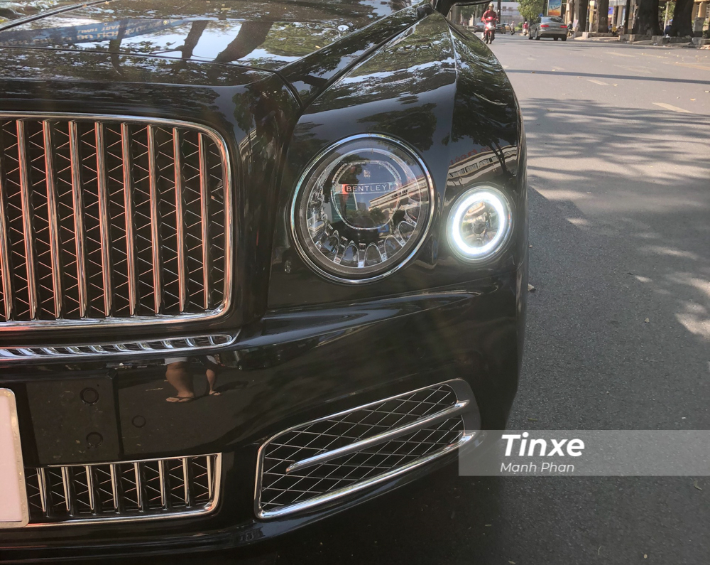 Cận cảnh đèn pha của Bentley Mulsanne W.O. Edition độc nhất Việt Nam Cận cảnh đèn pha của Bentley Mulsanne W.O. Edition độc nhất Việt Nam