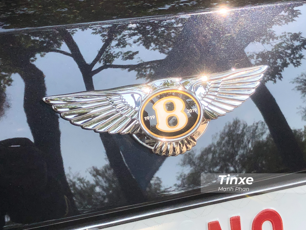 Xe sản xuất trong năm 2019 nên có thêm logo 1919-2019 Xe sản xuất trong năm 2019 nên có thêm logo 1919-2019