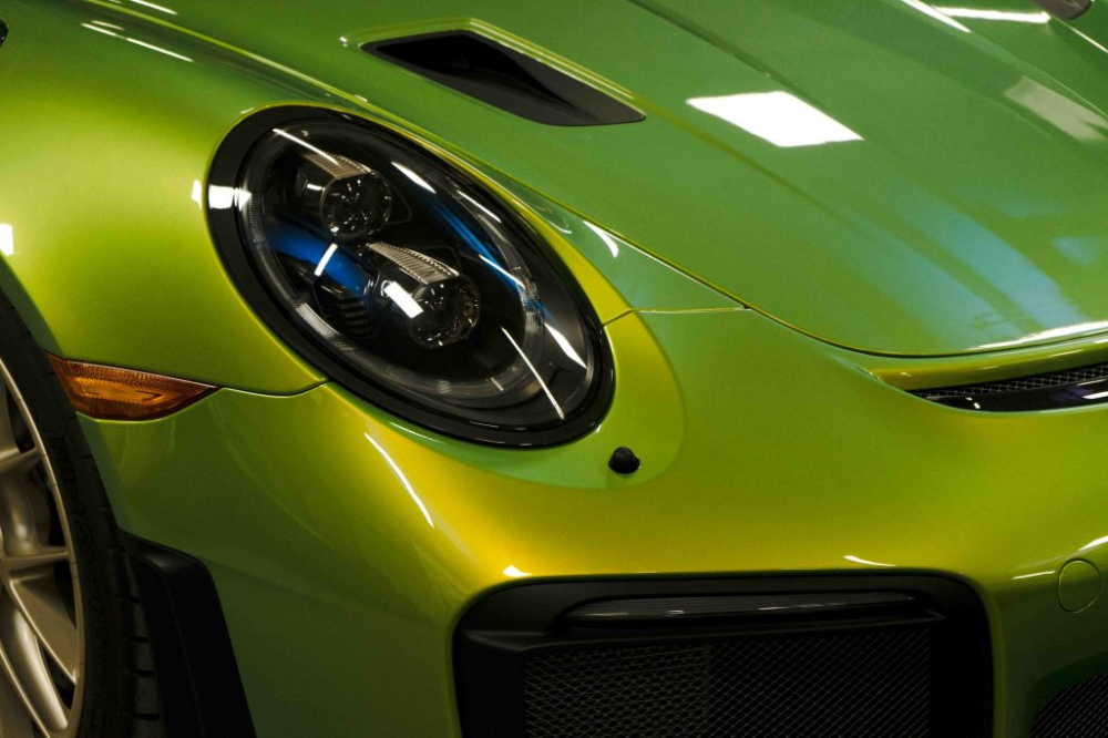 Cận cảnh bộ áo tắc kè của siêu xe Porsche 911 GT2 RS mới đến Canada. Chi phí thực hiện bộ áo này bằng 1/3 lần giá siêu xe Porsche 911 GT2 RS. Cận cảnh bộ áo tắc kè của siêu xe Porsche 911 GT2 RS mới đến Canada. Chi phí thực hiện bộ áo này bằng 1/3 lần giá siêu xe Porsche 911 GT2 RS.