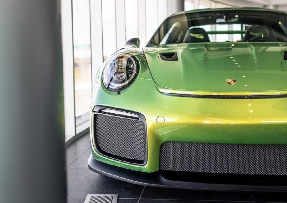 Điều này giúp cho các chủ sở hữu xe Porsche 911 suy nghĩ sở hữu màu sắc này không phải là điều dễ dàng, nếu mình là 1 trong 5 người đó trong năm 2020 thì quả nhiên là quá tuyệt. Điều này giúp cho các chủ sở hữu xe Porsche 911 suy nghĩ sở hữu màu sắc này không phải là điều dễ dàng, nếu mình là 1 trong 5 người đó trong năm 2020 thì quả nhiên là quá tuyệt.