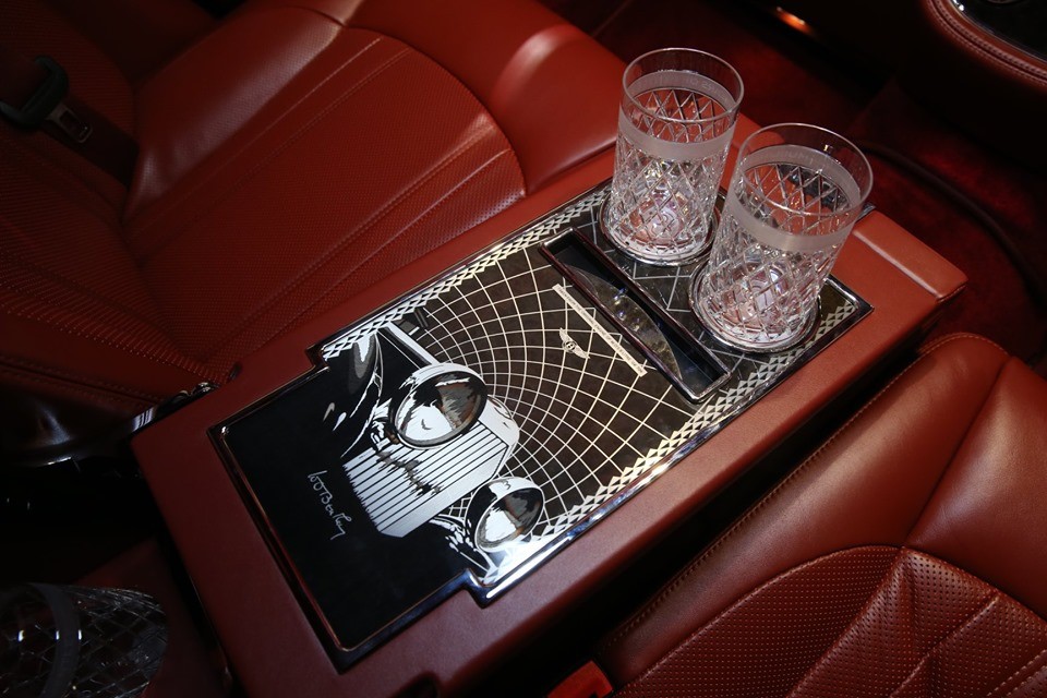 Tủ pha cocktail phát sáng của Bentley Mulsanne W.O. Edition Tủ pha cocktail phát sáng của Bentley Mulsanne W.O. Edition