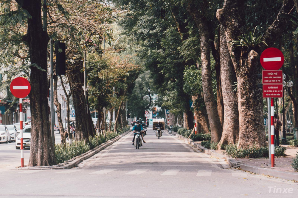 Phố Lê Thái Tổ - Hồ Gươm