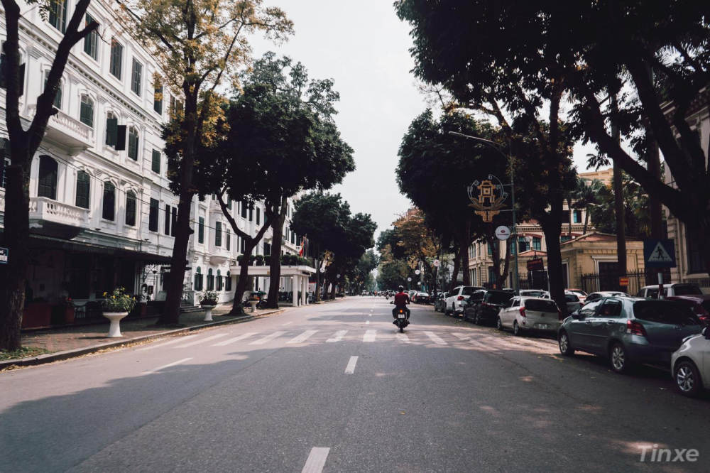 Phố Lý Thái Tổ - Đoạn qua khách sạn Metropole Hà Nội