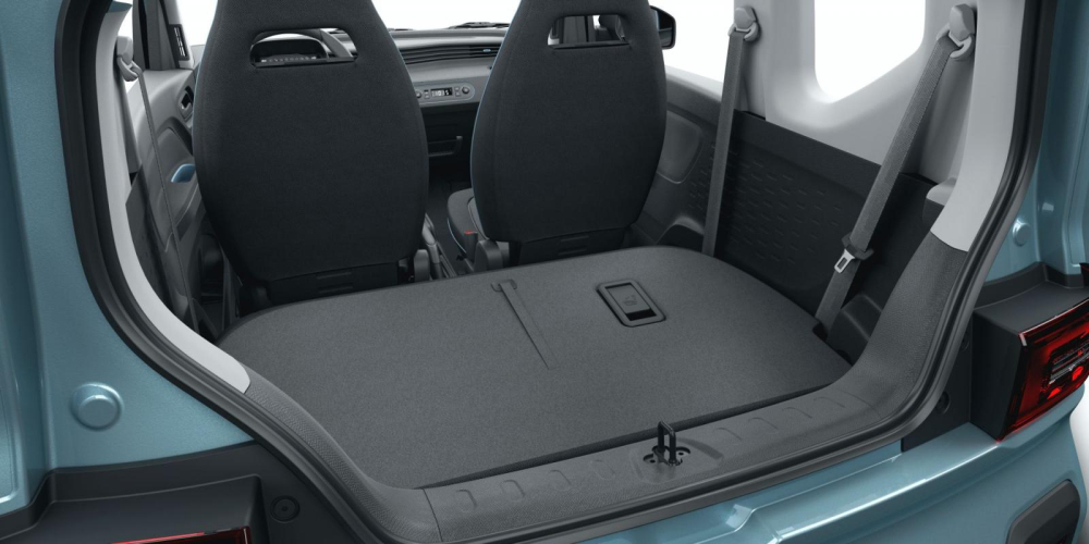 Hàng ghế sau gập xuống, tạo khoang hành lý có thể tích 740 lít cho Wuling EC5 EV