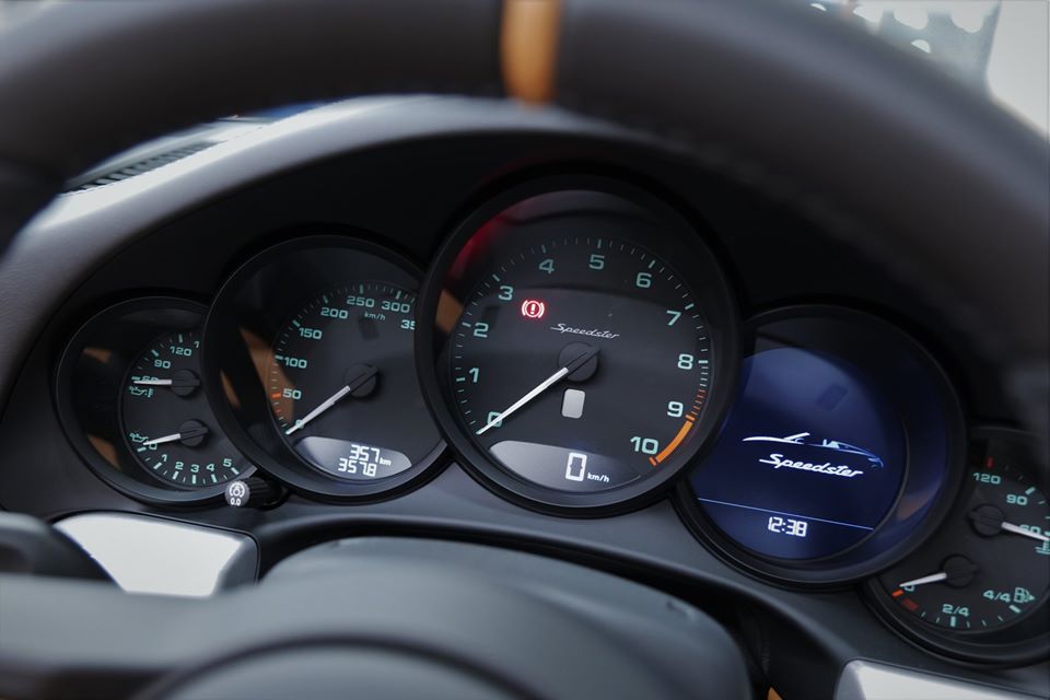 Theo đó, Porsche 911 Speedster 2020 được trang bị động cơ xăng Boxer 6 xi-lanh, hút khí tự nhiên, dung tích 4.0 lít với công suất tối đa 503 mã lực và mô-men xoắn cực đại 470 Nm. Theo đó, Porsche 911 Speedster 2020 được trang bị động cơ xăng Boxer 6 xi-lanh, hút khí tự nhiên, dung tích 4.0 lít với công suất tối đa 503 mã lực và mô-men xoắn cực đại 470 Nm.