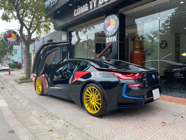 Chiếc BMW i8 đang rao bán 3,8 tỷ đồng đã lăn bánh hơn 48.000 km Chiếc BMW i8 đang rao bán 3,8 tỷ đồng đã lăn bánh hơn 48.000 km
