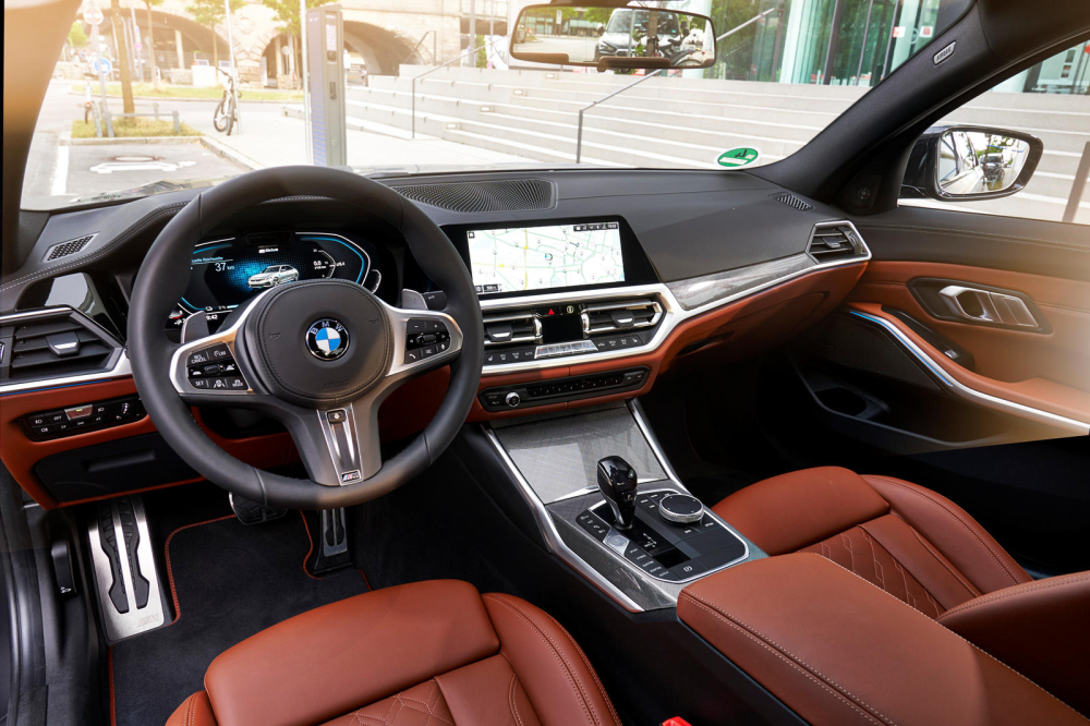Nội thất b&ecirc;n trong BMW 330e 2021a
