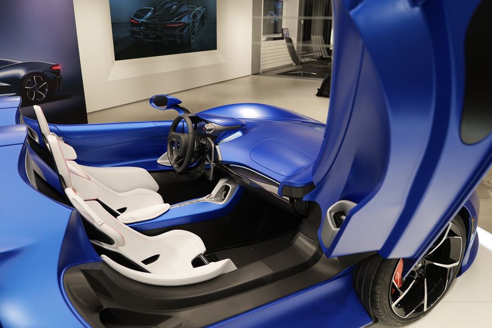 Cận cảnh nội thất của chiếc siêu xe McLaren Elva đầu tiên đến Hồng Kông