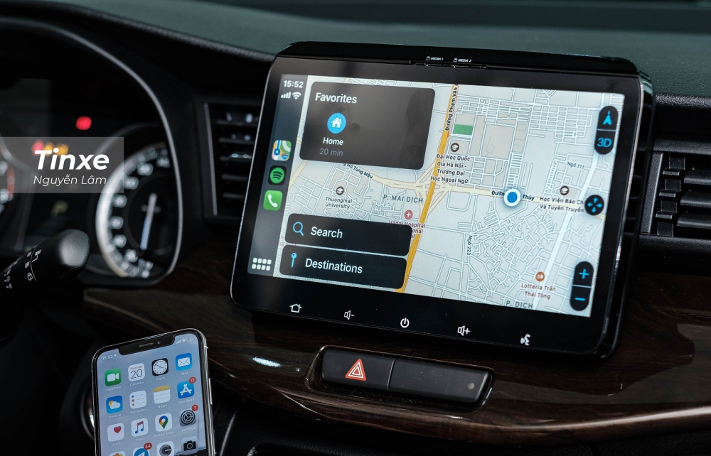 M&agrave;n h&igrave;nh giải tr&iacute; cỡ 10 inch c&oacute; hỗ trợ Apple CarPlay v&agrave; Android Auto tr&ecirc;n Suzuki Ertiga 2020