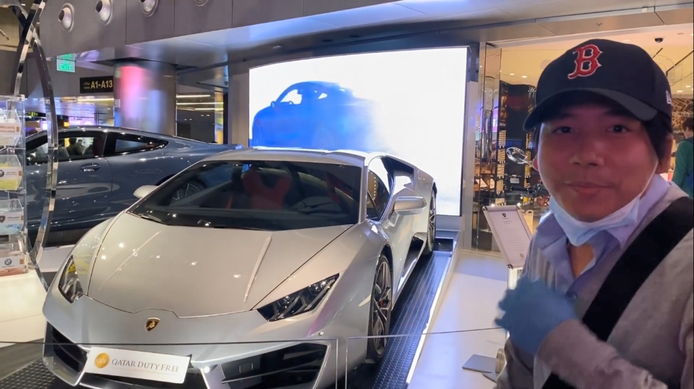 V&agrave; hiện tại l&agrave; chiếc si&ecirc;u xe Lamborghini Huracan LP580-2 được trưng b&agrave;y
