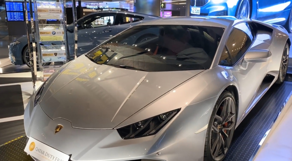 Chiếc si&ecirc;u xe Lamborghini Huracan LP580-2 n&agrave;y c&oacute; tấm bảng ghi xe miễn thuế