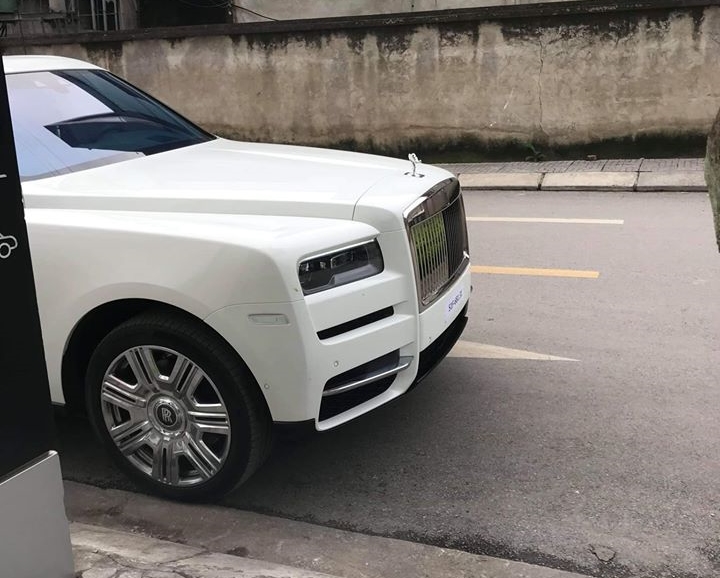 Chiếc SUV si&ecirc;u sang Rolls-Royce Cullinan bất ngờ xuất hiện tại Th&aacute;i Nguy&ecirc;n