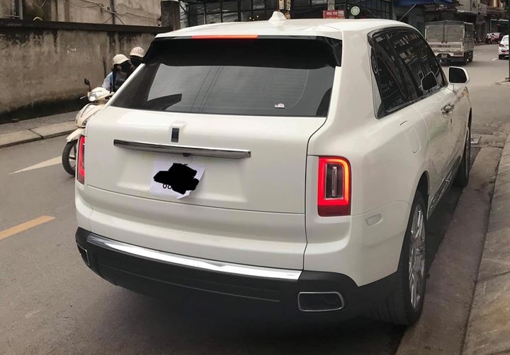Chiếc Rolls-Royce Cullinan n&agrave;y mới chỉ được đưa về nước khoảng 3 ng&agrave;y