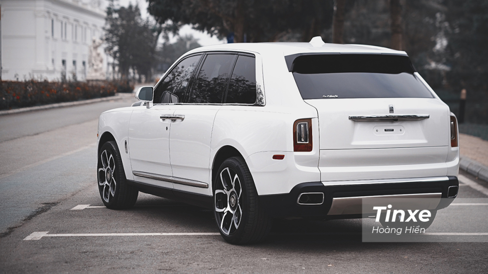 Khả năng cách âm chính là một trong những điểm khiến Rolls-Royce Cullinan ghi điểm với những chủ nhân của mình. Khả năng cách âm chính là một trong những điểm khiến Rolls-Royce Cullinan ghi điểm với những chủ nhân của mình.