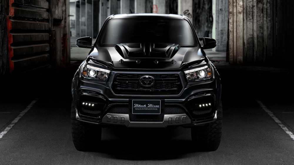 Trực diện đầu xe Toyota Hilux Black Bison Edition Trực diện đầu xe Toyota Hilux Black Bison Edition